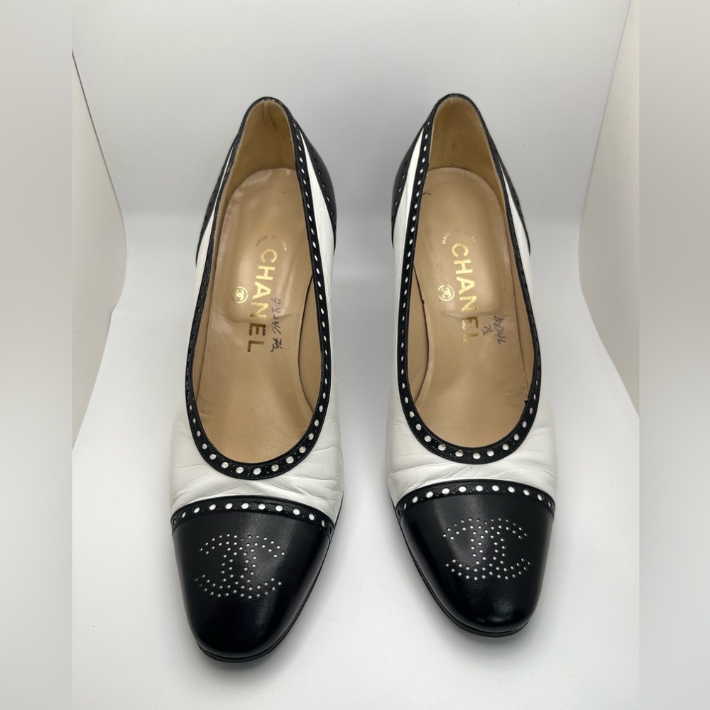 Vintage CHANEL Spectator Pumps / Heels Women’s 7.5 - Picture 3 of 14